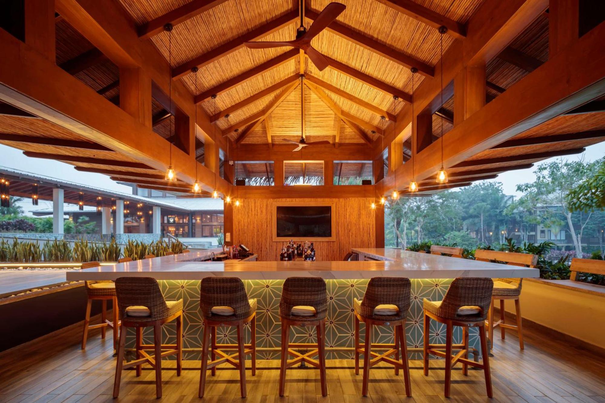 Indura Beach & Golf Resort Curio Collection By Hilton Tela Εξωτερικό φωτογραφία